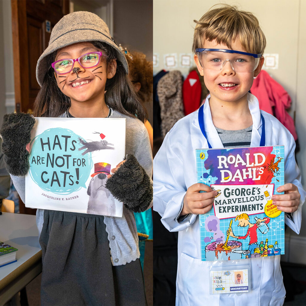 EIFA Une fille déguisée en chat, coiffée d'un chapeau et tenant le livre « Les chapeaux ne sont pas pour les chats ! », sourit. À côté d'elle, un garçon vêtu d'une blouse de laboratoire et de lunettes de sécurité tient « Les merveilleuses expériences de George » et sourit.